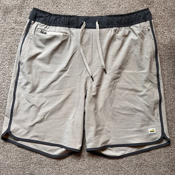 Mens Vuori 7” Banks Shorts Large - Picture 1 of 7
